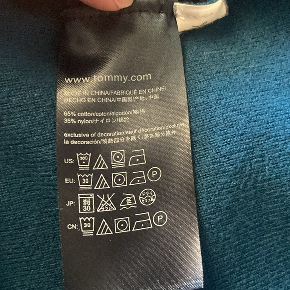 Tommy V-Neck Women’s Sweater - Picture 7 of 8